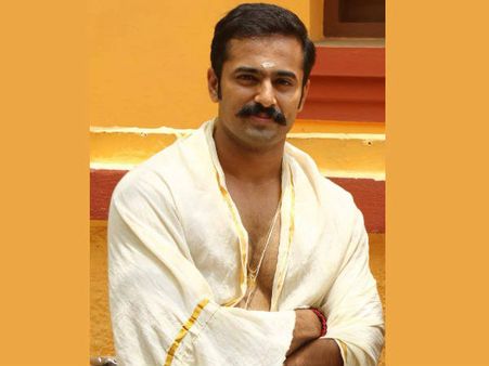 പിരിയന്‍ മീശ ഉണ്ണി മുകുന്ദന് പൊല്ലാപ്പായി !