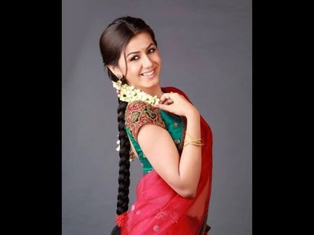 നിക്കി ഗല്‍റാണി- ഒരു വര്‍ഷം 4 ഭാഷയില്‍ 6 ചിത്രങ്ങള്‍