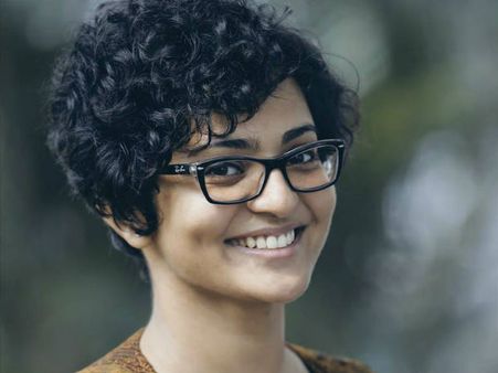 പേരിനൊപ്പം മേനോന്‍ എന്നെഴുതരുത് എന്ന് പാര്‍വ്വതി