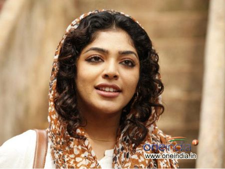 റീമ കല്ലിങ്കല്‍ മുടി മുറിക്കുന്നോ...