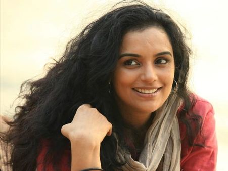 എനിക്ക് വട്ടാണ്, വട്ടന്മാര്‍ക്കൊപ്പം അഭിനയിക്കാനാണിഷ്ടം: ശ്വേത മേനോന്‍