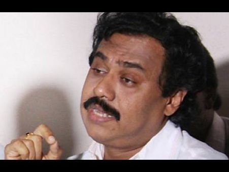 ഇന്നസെന്റും ബി ഉണ്ണികൃഷ്ണനും പാരവെച്ചെന്ന് വിനയന്‍