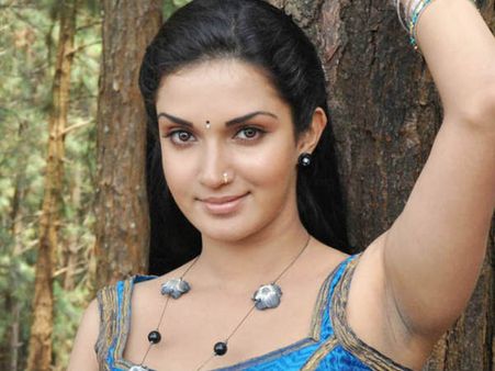 ഹണി റോസിന്റെ നായകന്‍ വിജയ്?
