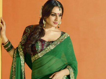 സോനാക്ഷി സാരിയുടുത്തപ്പോള്‍ ആരാധകര്‍ക്ക് നിരാശ