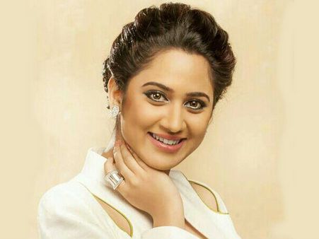 നയന്‍താര വിളിച്ചപ്പോള്‍ മിയ ഭൂമിയിലൊന്നുമായിരുന്നില്ല