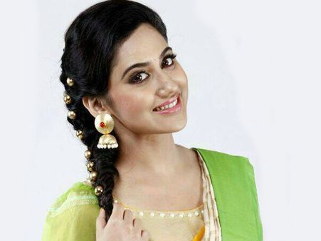 വിവാഹത്തെ കുറിച്ച് ഇപ്പോള്‍ ചിന്തിക്കുന്നില്ല: മിയ