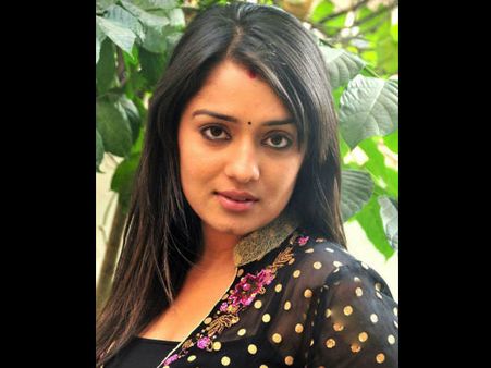 ഫഹദിന്‍റെ ആ പഴയ നായിക മടങ്ങിയെത്തുന്നു, കാണൂ