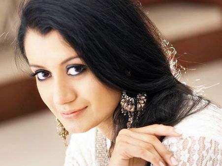 പൃഥ്വിയ്ക്ക് സിനിമയുടെ സകല ഭാവങ്ങളുമറിയാം: റീനു മാത്യൂസ്