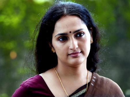 വര്‍ഷങ്ങള്‍ക്ക് ശേഷം സംഗീത ക്യാമറയ്ക്ക് മുന്നില്‍