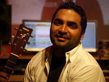 കണ്ണുംചിമ്മി...കോപ്പിയടിച്ചില്ലെന്ന് ഗോപീസുന്ദര്‍