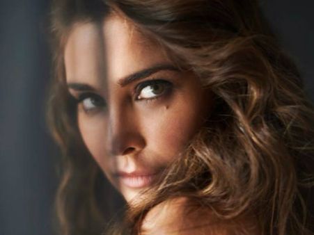 പ്രണയിക്കാന്‍ ലിസ റേ എത്തുന്നു,കാത്തിരിപ്പ് കാശ്മീര്‍ ശാന്തമാകാന്‍