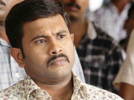 ചേട്ടാ മീശയില്ല!