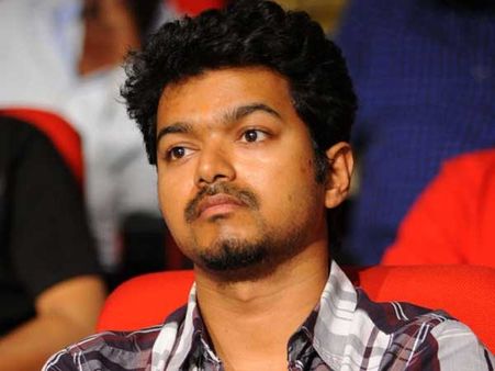 പാലഭിഷേകത്തിനിടെ മരണം; ആരാധകന് വിജയിയുടെ ആദരാഞ്ജലി