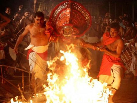 സുരാജ് വെഞ്ഞാറമൂട് തീയിലൂടെ നടക്കുന്നു