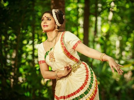 നളചരിതത്തിലെ ദമയന്തിയോ ആശ ശരത്ത്, കാണൂ