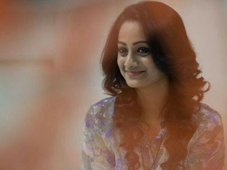 എനിക്ക് കുറച്ചു ദിവസം വെറുതേ വീട്ടിലിരിക്കണം, ഉറങ്ങണം: നമിത പ്രമോദ്