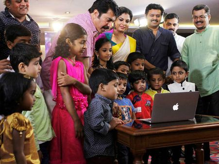 മമ്മൂട്ടിയും പത്ത് കുട്ടികളും ചേര്‍ന്ന് റിലീസ് ചെയ്ത വര്‍ഷത്തിലെ പാട്ട് കേള്‍ക്കൂ
