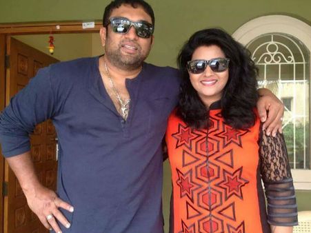 അന്നത്തെ ആക്ഷന്‍ ഹീറോയിന്‍, ഇന്നത്തെ കുടുംബിനി!!