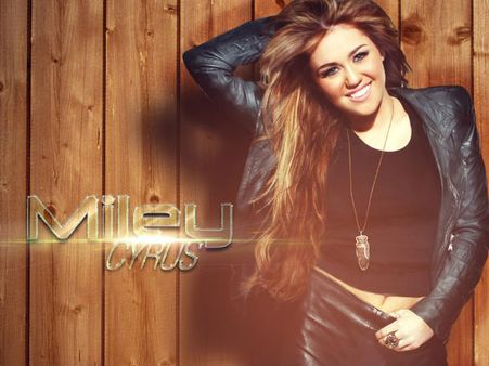 മിലി സൈറസുമായി ഷ്വാര്‍സനെഗറുടെ മകന്‍ പ്രണയത്തില്‍