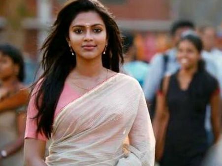 സുരേഷ് നായര്‍ ഇപ്പോഴെന്റെ ഇഷ്ട തോഴനെന്ന് അമല പോള്‍