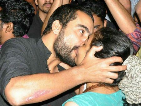 എന്റെ ഉമ്മ ഇങ്ങനെയല്ല, എന്റെ ഉമ്മ ഇങ്ങനെയാണ്: ടൊവിനോ