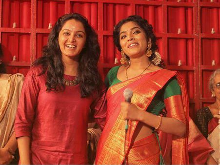 ആഷിഖിനൊപ്പം മഞ്ജുവും റിമയും