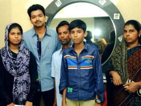 ഫാത്തിമയുടെ മുഴുവന്‍ ഫീസും വിജയ് അടച്ചു