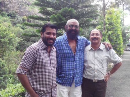ലൊക്കേഷന്‍ തേടി സിദ്ദിഖ് - ലാല്‍ ഒമാനിലെത്തി