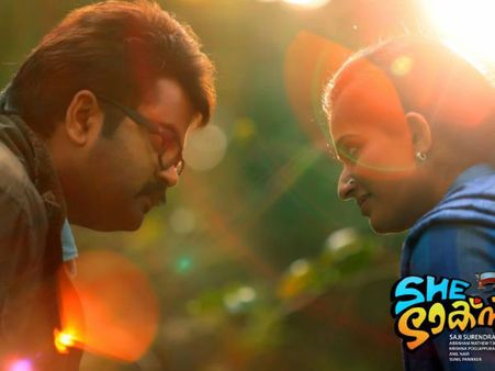 കാവ്യയും അനൂപ് മേനോനും യാത്ര തുടങ്ങി