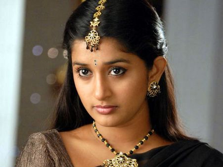 റിയാസ് ഖാന്റെ നായികയായി മീര മടങ്ങിവരുന്നു