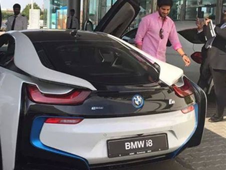 യുവ താരം ദുല്‍ഖര്‍ സല്‍മാന്‍ ബിഎംഡബ്ല്യൂ ഐ 8ല്‍ ഇനി യാത്ര ചെയ്യും