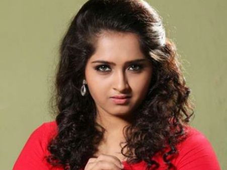 രണ്ടാമതൊന്ന് ആലോചിക്കാതെ സനുഷ വികെപിയോട് 'യെസ്' പറഞ്ഞു