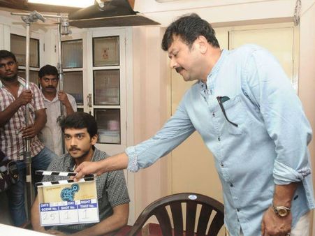 ജയറാം ക്ലാപ്പടിച്ചു, കാളിദാസ് ക്യാമറയ്ക്ക് മുന്നില്‍