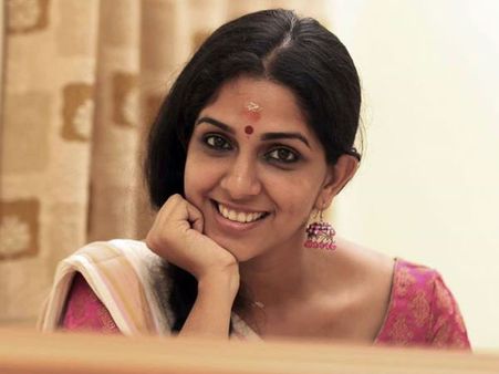 മുക്കുവത്തിയായി അപര്‍ണ നായര്‍ എത്തുന്നു