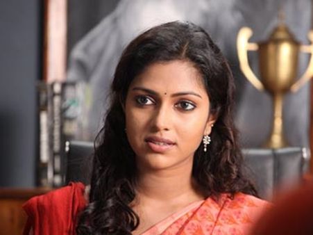 മണ്‍പാത മീട്ടുന്ന..മിലി സോംഗ് എത്തി