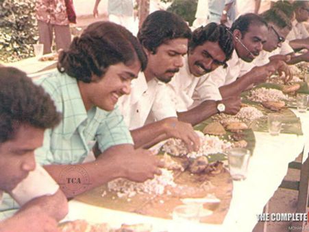 ഈ കൂട്ടത്തില്‍ മോഹന്‍ലാലിനെ കണ്ടു പിടിക്കാമോ?