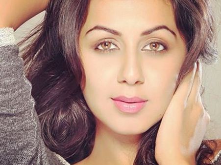 50 അടി ഉയരത്തില്‍ നിന്നും നടി നിക്കി ഗല്‍റാണി താഴേയ്ക്ക് ചാടി!