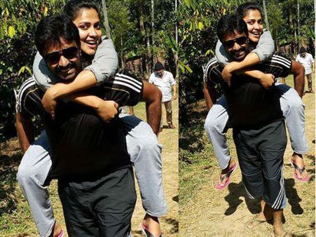 അമലയെ ചുമക്കുന്ന വിജയ്