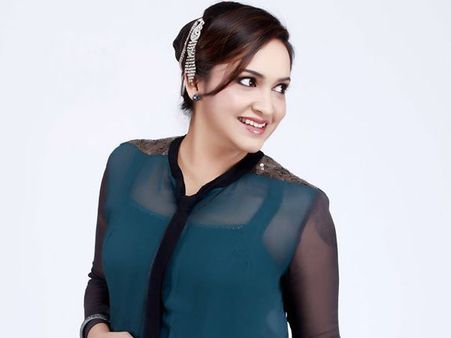 ഈ വര്‍ഷമെങ്കിലും ലെന തടി കുറയ്ക്കും