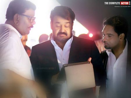 ശരിക്കുള്ള 'ലാലിസം' കാണാന്‍ ഈ ട്രെയിലര്‍ കാണൂ