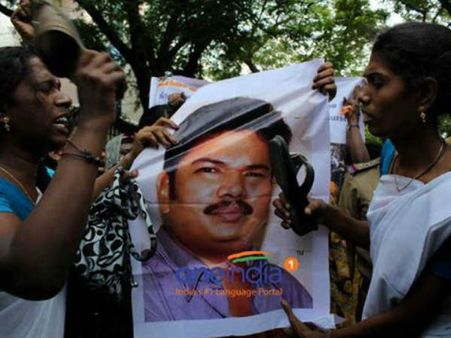 ശങ്കറും വിക്രമും പരസ്യമായി മാപ്പു പറയണം