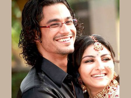 ഇതും ലൗ ജിഹാദെന്ന് പറയുമോ? സെയ്ഫിന്‍റെ സഹോദരി കെട്ടുന്നതും ഹിന്ദുവിനെ