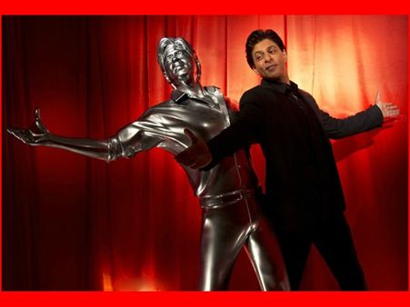 കിംഗ് ഖാന് കിട്ടിയ പിറന്നാള്‍ സമ്മാനം കാണണോ...?