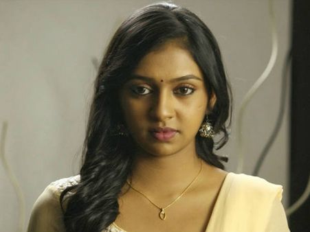 ലക്ഷ്മി മേനോന്റെ വ്യാജ വീഡിയോ വാട്‌സ്ആപ്പില്‍