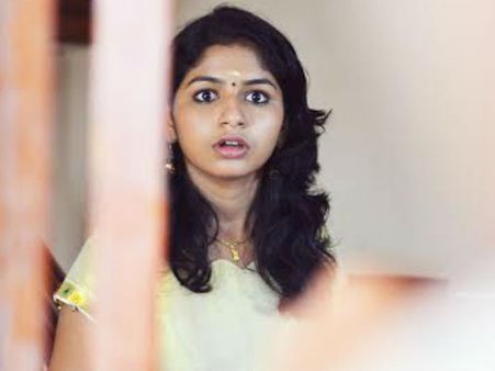 ഇത് കറുത്ത മുത്തിലെ 'കാര്‍ത്തു'വല്ല, പെണ്‍ ബാല്യം