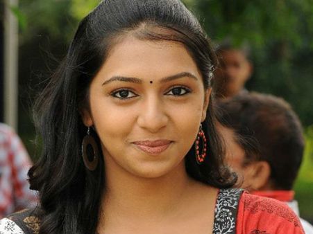 മടുത്തു, ലക്ഷ്മി മേനോന്‍ അഭിനയം നിര്‍ത്തുന്നു?
