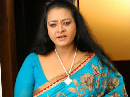 ഒറ്റയ്ക്ക് ജീവിക്കാനാണ് ഇഷ്ടമെന്ന് ഷക്കീല