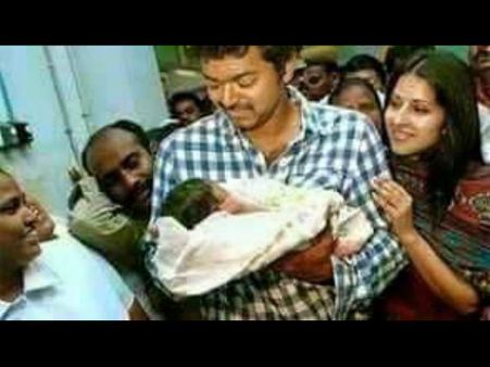 അജിത്തിന്റെ 'കുട്ടിത്തല'യെ കാണാന്‍ വിജയ് എത്തി