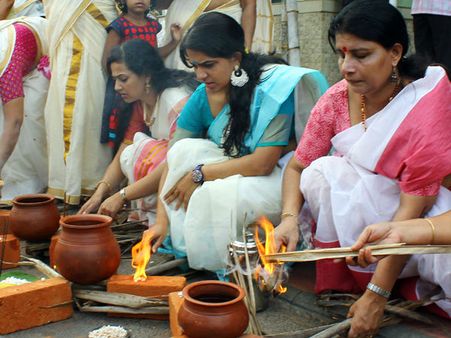 ആറ്റുകാലമ്മയ്ക്ക് പൊങ്കാലയിട്ട സിനിമാ താരങ്ങള്‍