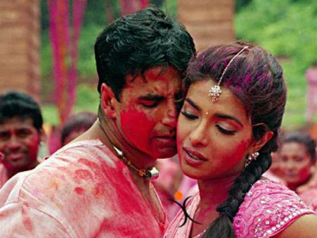 ഹോളി ആഘോഷിക്കുമ്പോള്‍ ഈ പാട്ടുകള്‍ കൂടെ കേള്‍ക്കൂ...